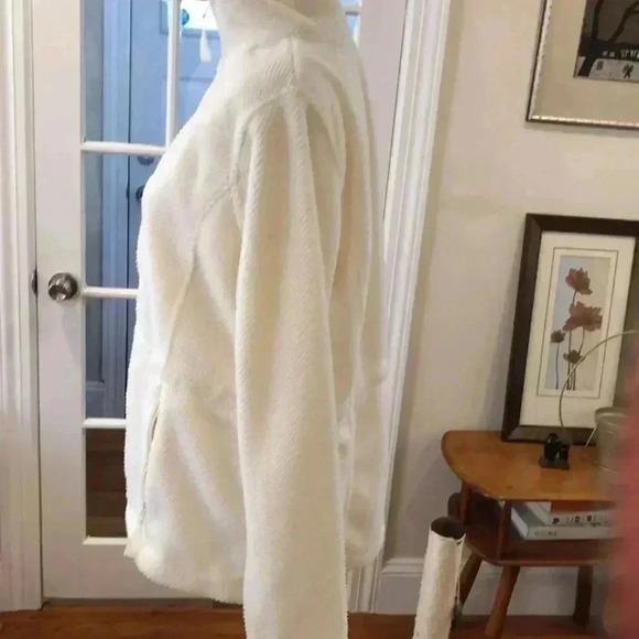 SKYR full zip white fleece with zippered side pockets.  Size M - Picture 6 of 11